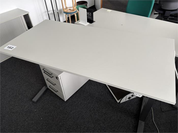 Schreibtisch Steelcase